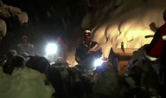 Yaylada mahsur kalan besici aileye kurtarma operasyonu