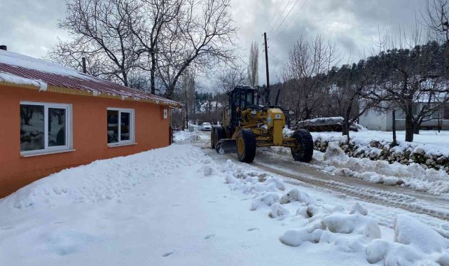 Yaz turizminin merkezi Kaş'ın yüksek kesimleri beyaza büründü