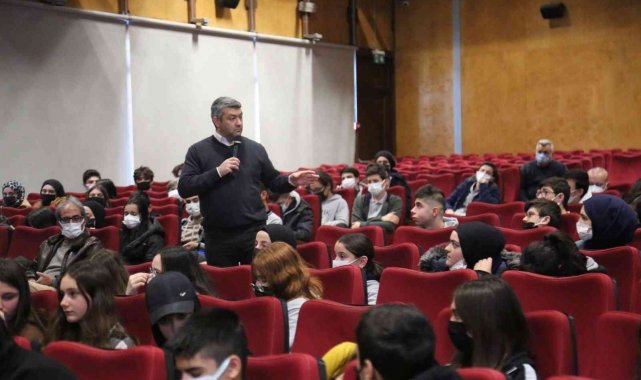 Yazar Recep Yiğit Efe, öğrencilerle bir araya geldi