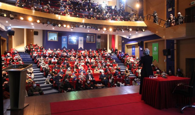 Yazar Tongar AKM&#039;de sevenleriyle buluştu