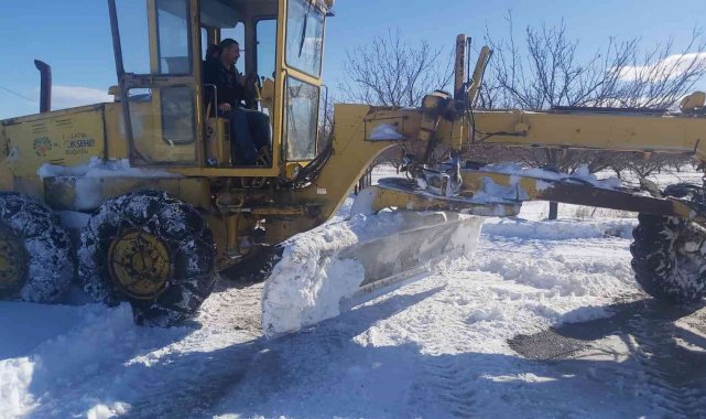 Yazıhan' da yol açma çalışmaları sürüyor