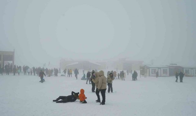 Yedikuyular Kayak Merkezi'ne bir ayda 100 bin ziyaretçi