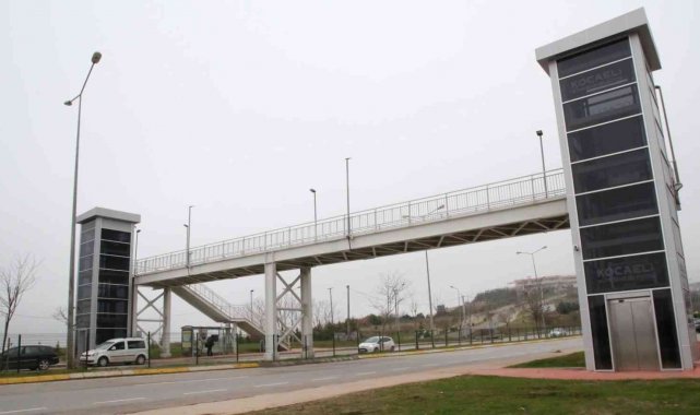 Yeni üst geçitle duraklara ulaşım kolaylaştı