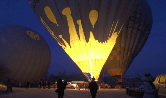 Yeni yılın ilk güneşini havada karşıladılar