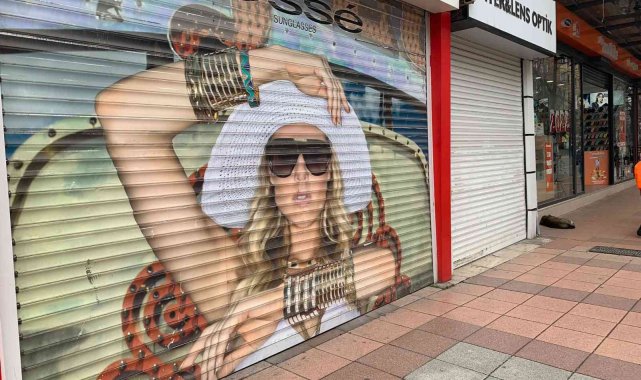 Yeni yılın ilk gününde esnaf kepenk açmadı