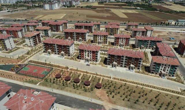 Yeni yuvalarına kavuşan deprem mağdurları: "Evler 5 yıldızlı otel gibi"