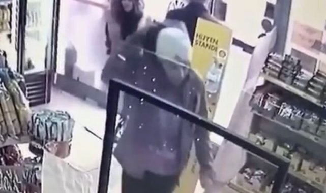 Yerde buldukları kartla pişkin pişkin alışveriş yapan şahısları sosyal medya ele verdi