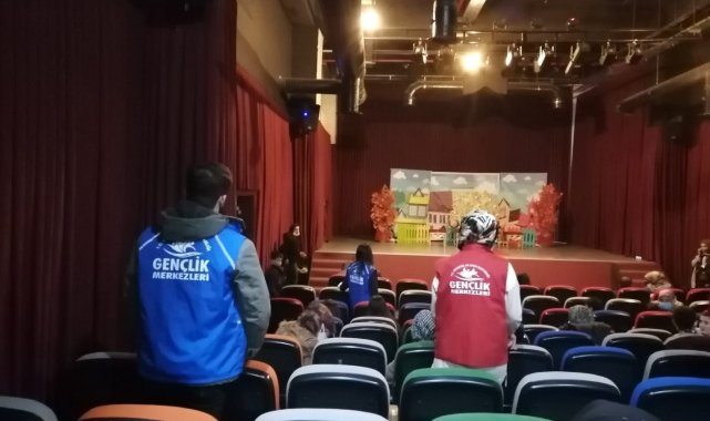 Yetim çocukları 'masallar ülkesi'ne götürdüler