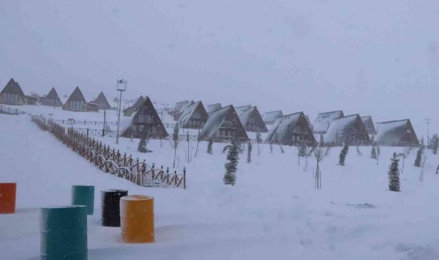 Yıldız Dağı'nda kar kalınlığı 65 santimetreye ulaştı