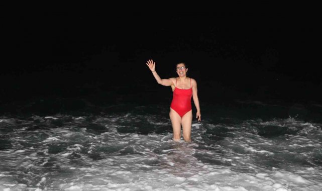 Yıllardır hayali olan yeni yıl kutlamasını, 2022&#039;nin ilk dakikasında gerçekleştirdi