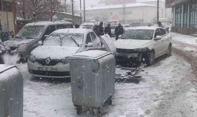 Yoğun kar yağışı beraberinde kazayı getirdi