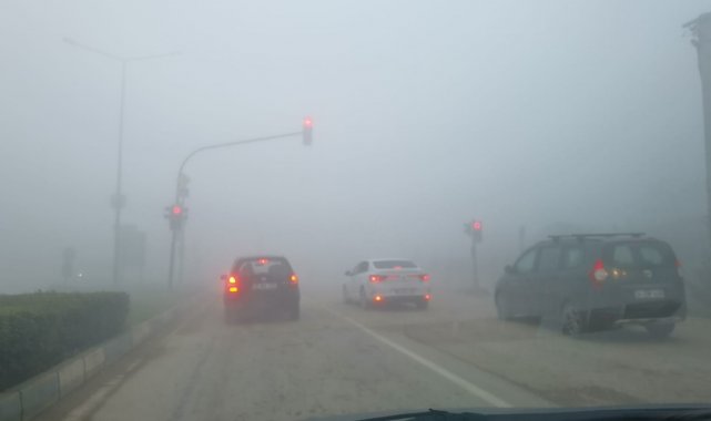 Yoğun sis sürücülere zor anlar yaşattı