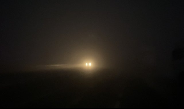 Yoğun sis sürücülere zor anlar yaşattı