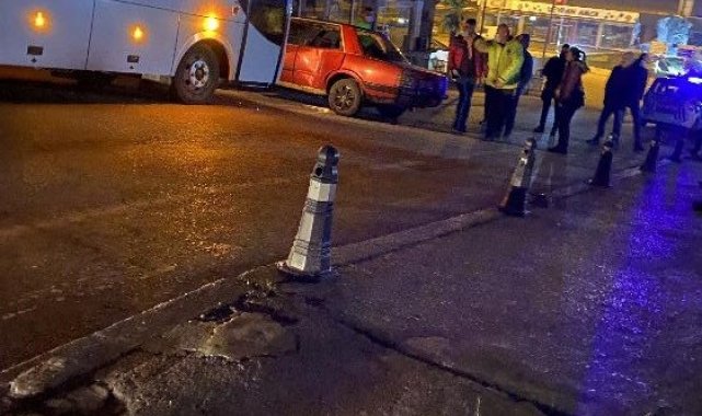 Yolcu minibüsü, otomobili metrelerce sürükledi