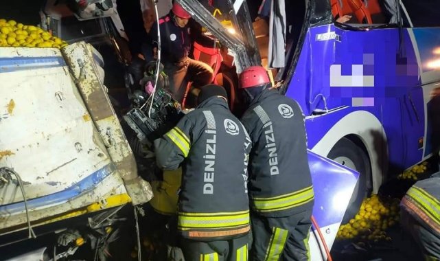 Yolcu otobüsü limon yüklü tıra arkadan çarptı; 1 ölü, 23 yaralı