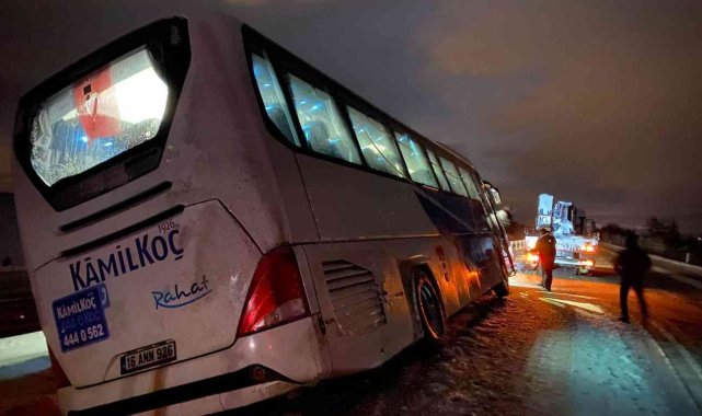 Yolcu otobüsü refüje girdi, 40 yolcu ölümden döndü