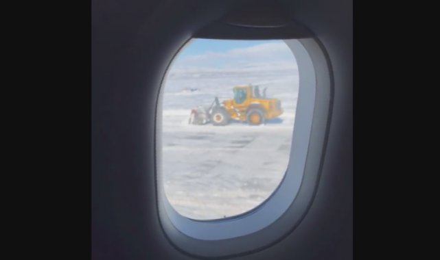 Yolcu uçağı kara saplandı, uçuş 2,5 saat sonra gerçekleşti