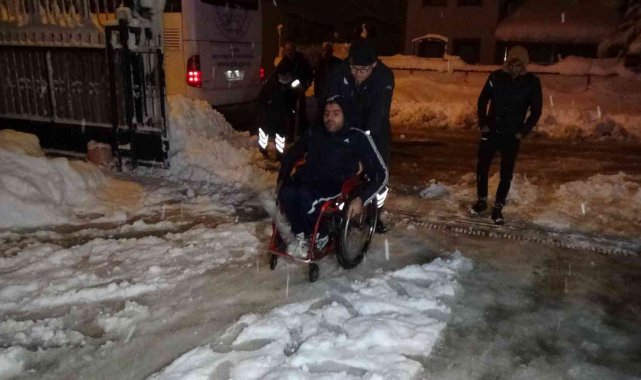 Yolda mahsur kalan engelli sporcular KYK yurduna yerleştirildi