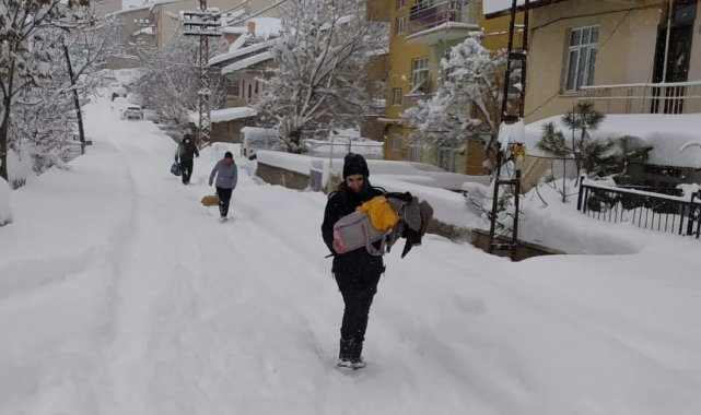 Yollar kapanınca hastalanan bebeği zabıta hastaneye ulaştırdı