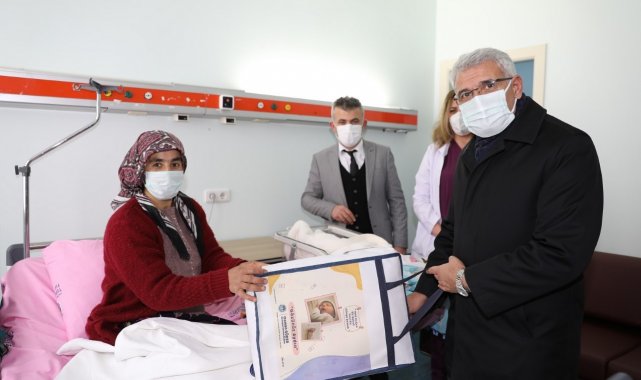 Yolu kapalı ilçedeki bebek ve annesini UMKE ekipleri tıp merkezine yetiştirdi