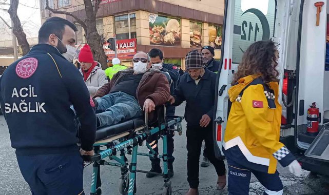 Yolun karşısına geçmek isterken, ayağının üzerinden kamyonet geçti