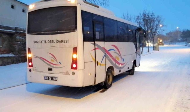 Yozgat'ta buzlanan yollarda sürücüler zor anlar yaşadı