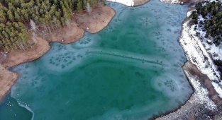 Yozgat'ta donan gölet kartpostallık görüntüler oluşturdu