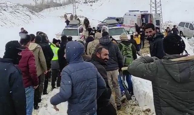 Yüksekova'da çığ düştü, 3 kişi son anda kurtarıldı