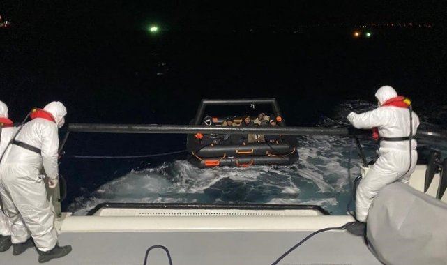 Yunanistan&#039;ın geri ittiği 9 düzensiz göçmen kurtarıldı