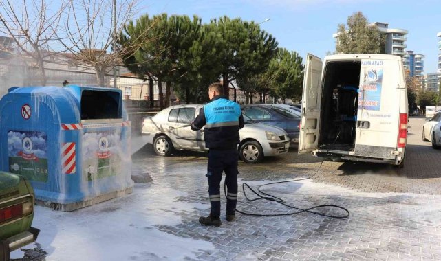 Yunusemre'den konteynerlere dezenfekte