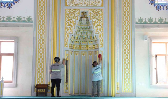 Yüreğir'de ibadethaneler temizleniyor