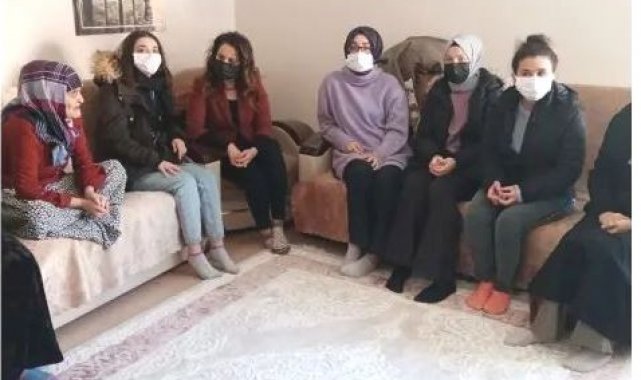 Yurt öğrencilerinden şehit annesine ziyaret