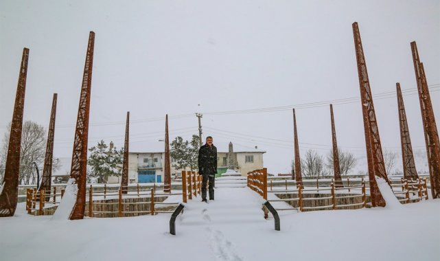 Yüzbaşı Şekip Efendi Şehitliği'ni ziyaret etti