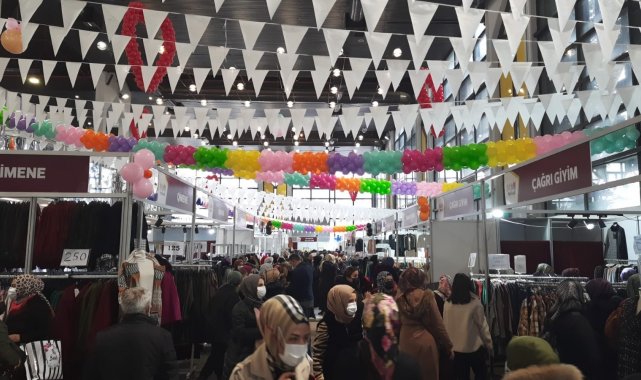 Yüzde 70'e varan indirimlerle 'Moda ve Alışveriş Festivali' kadınların ilgi odağı oldu