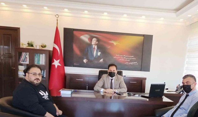 Ziyarete gelen gurbetçi memleketindeki sporcuları unutmadı