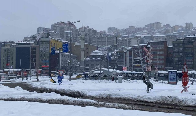 Zonguldak'ta kar kalınlığı 55 santimetreye ulaştı