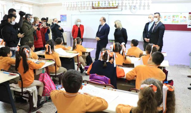 Zonguldak'ta öğrencilerin ilk karne sevinci