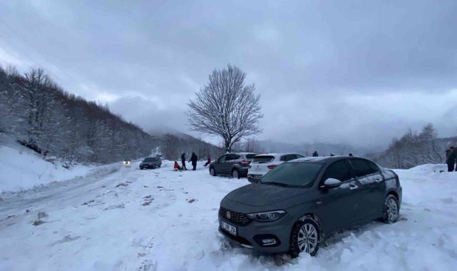 Zonguldaklıların hafta sonu karda mangal keyfi