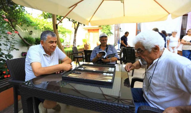 100 Yaş Evleri yeni dostlukların kurulduğu yer haline geldi