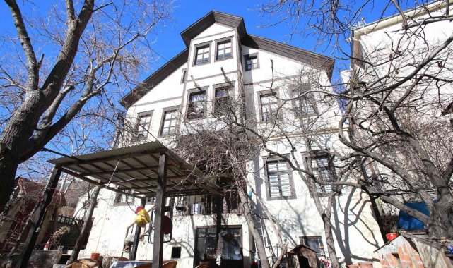 100 yıllık konağın yarım asırlık sakinleri