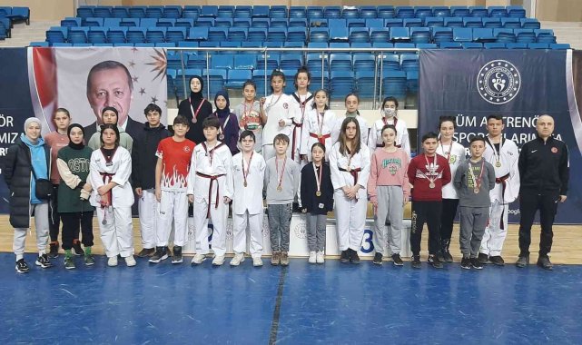 1308 Osmaneli Belediyespor taekwondo da madalyaları topladı