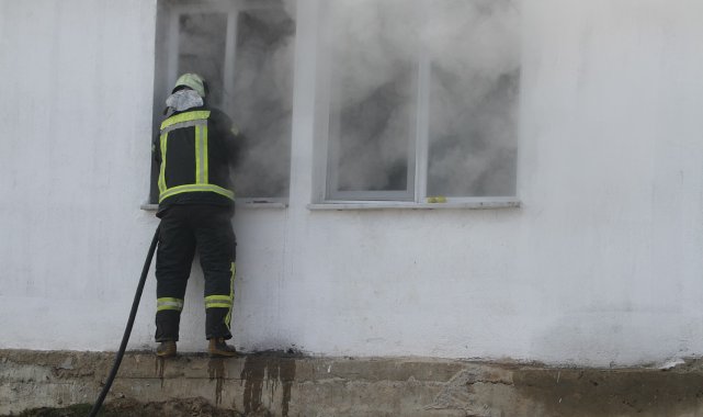 3 yaşındaki ikizler yangında öldü