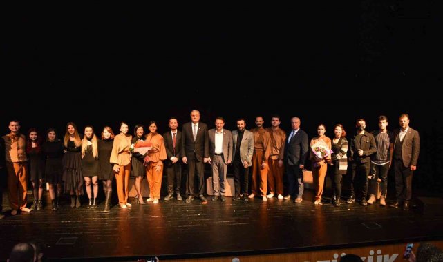 'Bu Toprağın Çocukları Buluşuyor' adlı oyun ilk sahnesini aldı