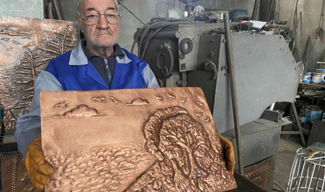 40 yıldan fazladır bakırı döverek eşsiz eserler ortaya çıkarıyor