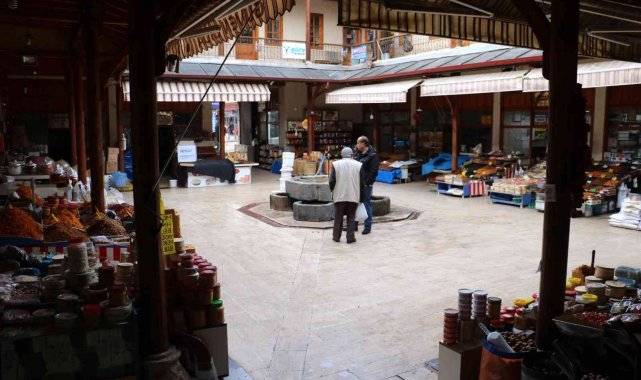 5 asırlık han zamana meydan okuyor