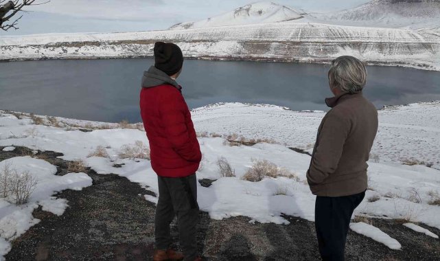 Acıgöl krater gölünden kar manzaraları