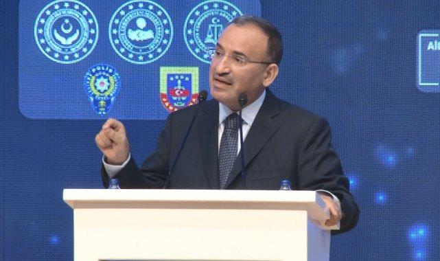 Adalet Bakanı Bozdağ: "Bir kadını 15 yerinden bıçaklayana adli kontrol şartı verildiğinde yüreğim yanıyor"