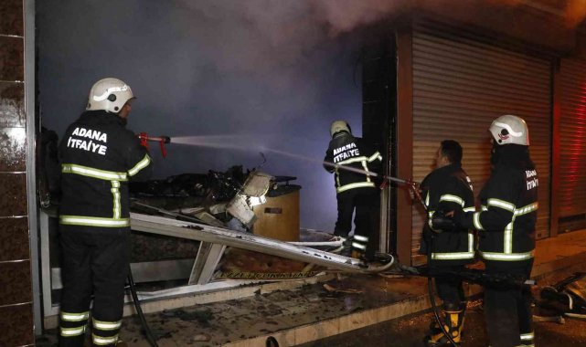 Adana'da pastane yangında kül oldu