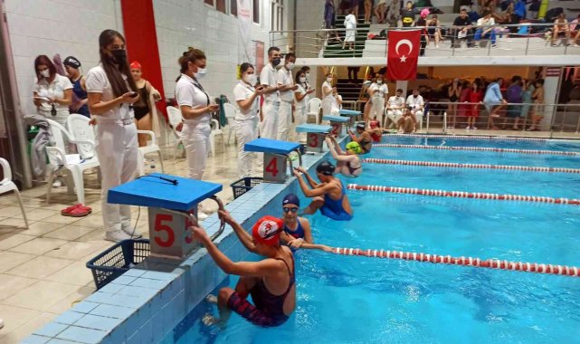 Adana'da Yüzme Milli Takım Seçme Yarışları tamamlandı