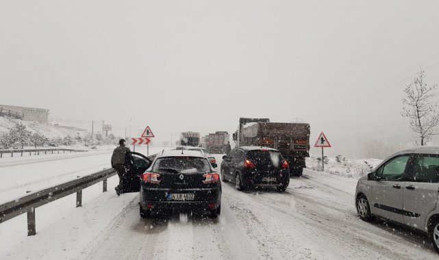 Afyonkarahisar-Ankara karayolu tek yönlü olarak bir süre ulaşıma kapandı